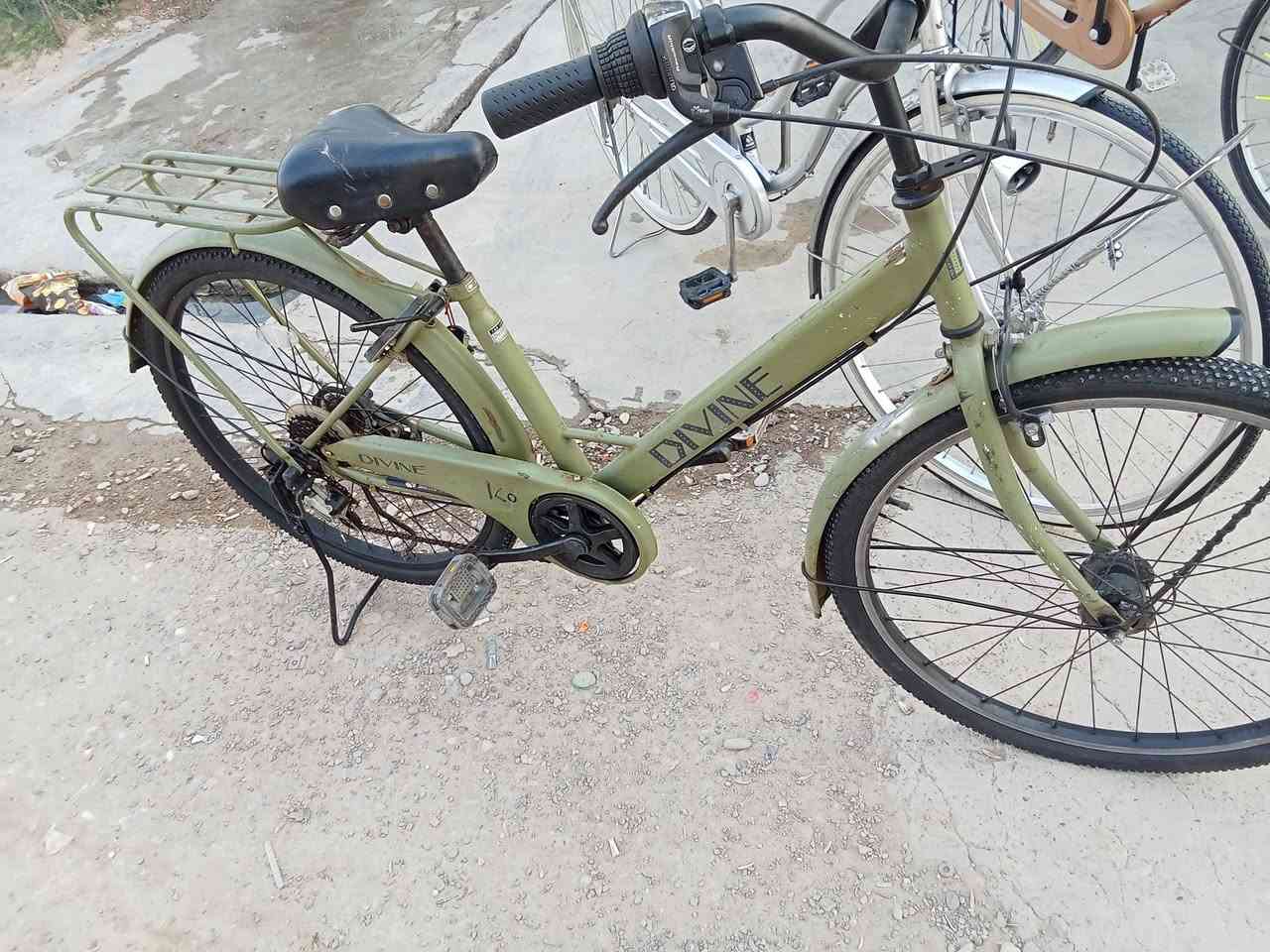 للبيع أنواع باسكلات عنوان حي الطين يم مولده طارق ***********
