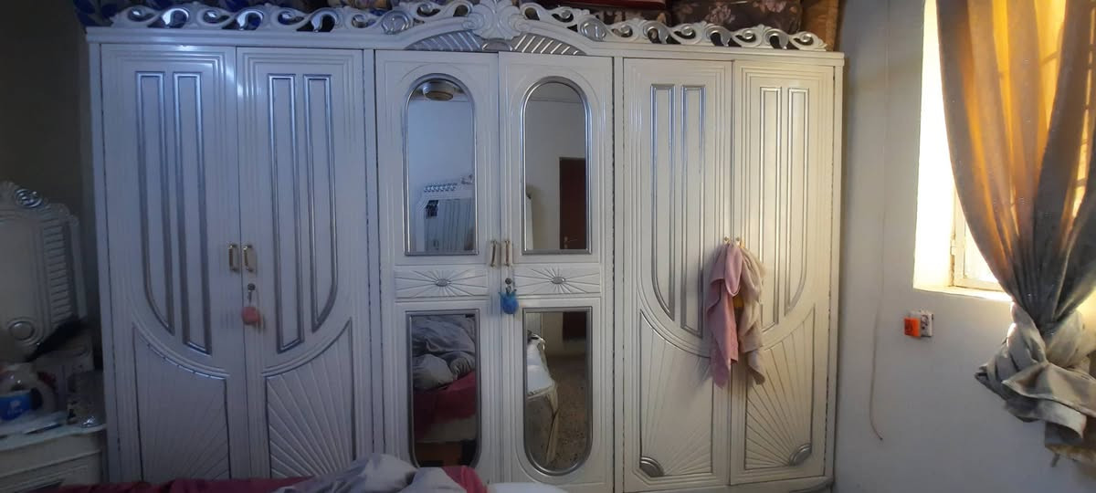 السلام عليكم غرفة نوم صاج عراقي وتصميم تركي النظافة ٩٠% الغرفة تجي ٨ قطع رايدها ب900 الف قفل الاستفسار :*********** فقط واتساب
