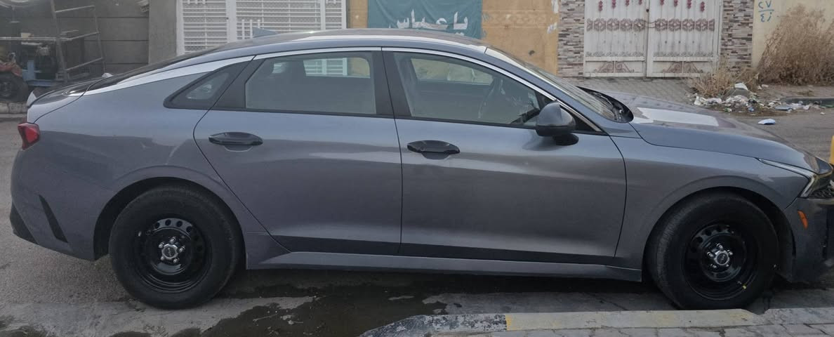 السلام عليكم
كي فايف موديل ٢٢ 

رقم بغداد معوقين ضمان وكاله 

للبيع ب١٣٤ وبيها مجال او مراوس 

حادثها جاملغ وباب بدون دواخل 

تخم تاير جديد 

الارضيات مدوشمه جلد 

داش كام 

بطاريه جديده
***********
مكان السياره بغداد الزعفرانيه
