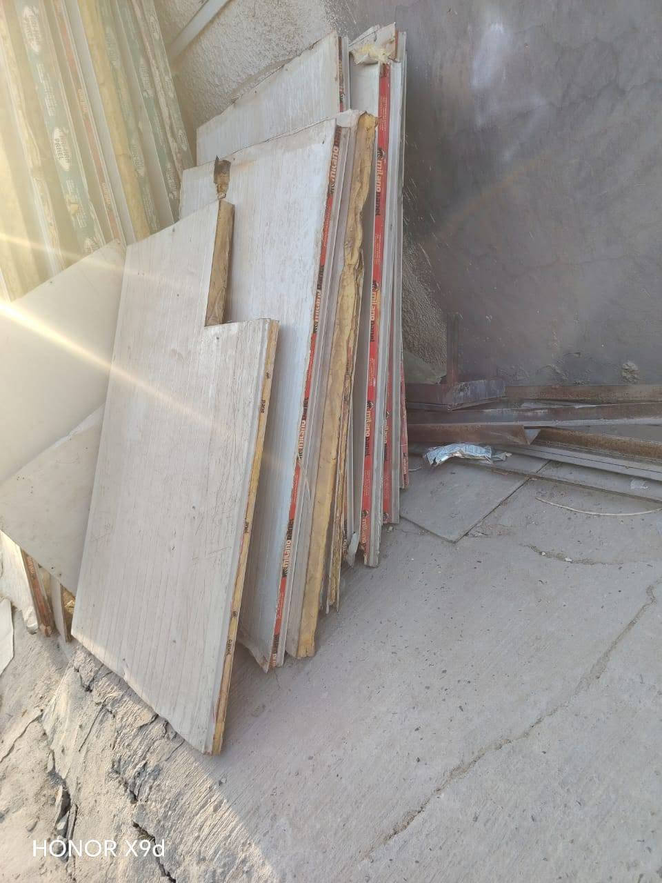 سندويج بنل مستخدم نظيف مع مجموعة من الزوايا الحديد للبيع سعر 250 الف @بغداد الغزالية ***********

نص مكتوب في الصور:
- HONOR X9d
