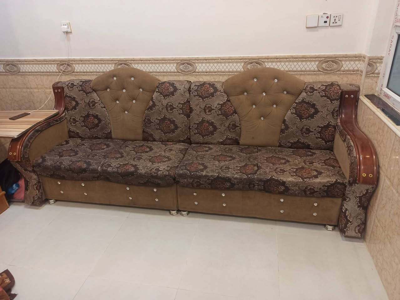 السلام عليكم قنفات للبيع 6 نفرات نضافتهاً 75 ب100 عايزهن بس غسل السعر 75 الف المكان نجف حي المهندسين رقم الهاتف ***********
