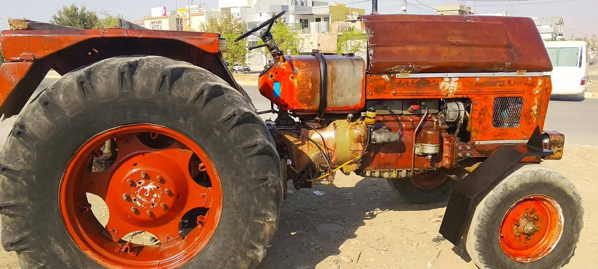 مەکینەی عەنتەر مۆدیل 1984 زۆر مەزبووت وبێ عەیب و جائزە هەتا بڵێی مەکینەیەکی بێ مەسروفە هەموو مەسروفێکی کراوە گشت گیانی بەشەرت قابیل دۆستە ماڵێکی زۆر جوانە
(مەکینە و گێڕ و ئەکسل و جیهازو و پەمپ گازو و جووت برێک بەشەرت) هەمووی مەزبووتە سەوتی دەڵێی شەریکەیە (کارەبای بەشەرت و مەزبوون سلف مەزبووت) هەرچوار تایەکەی ڕووبعە گشت گیانی بەشەرت تەنیا لە سایەقێکس کەمە..................................
شوێن:چەمچەماڵ_شۆرش ژ.م:***********
