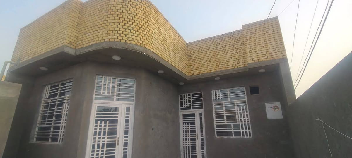 تحفه مو بيت جيب غراضك وكعد فارغ حاليا
بيت زراعي مساحه ١٩٠متر  ب الاسكان صناعي نزله خامسه فرعي ركن 
يحتوي ع غرفتين صاله مطبخ صحيات ديوانيه لبيت حاليا فارغ جيب غراضك وكعد الشراي يتصل ***********
