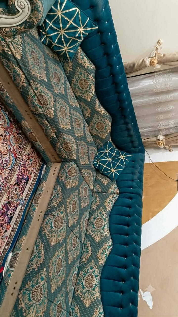 اثاث للبيع كرسي صالون بس الجك عطلان السعر 75 وبي مجال
تخم 3 قطع السعر 350 
للتواصل ***********
