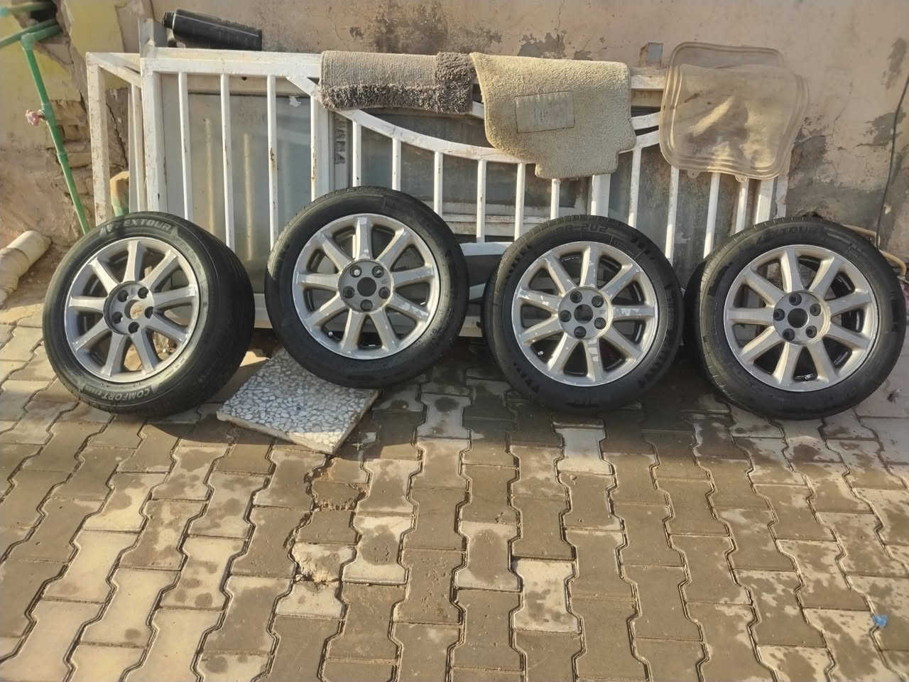 السلام عليكم
ويل نجمه ملكه
وياله وتخم تايرات للبيع
*التايرات جدد بس مجغدات صار شهر من شاده
*و الوياله مصبوغات
* فقط للبيع 
السعر: 600 وبيهن مجال
للتواصل: ***********
مكاني: نجف
