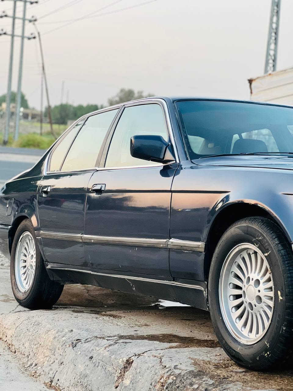 سلام عليكم اخوان 
BMW.
 ٧٣٠

 مفتوح سياره جديده وحلوه مكينه وكير جدد تخم تاير جديد باتري جديد كهربائيات 
كلها شغاله صدر نص عمر فتحه سقف رقم إنكليزي بسمي شوكت ما يعجبك داور السياره   السعر ٥٥ وبيها مجال رقم الهاتف أتصل وبيك خير ودلل ***********جديده المكان الشوملي
