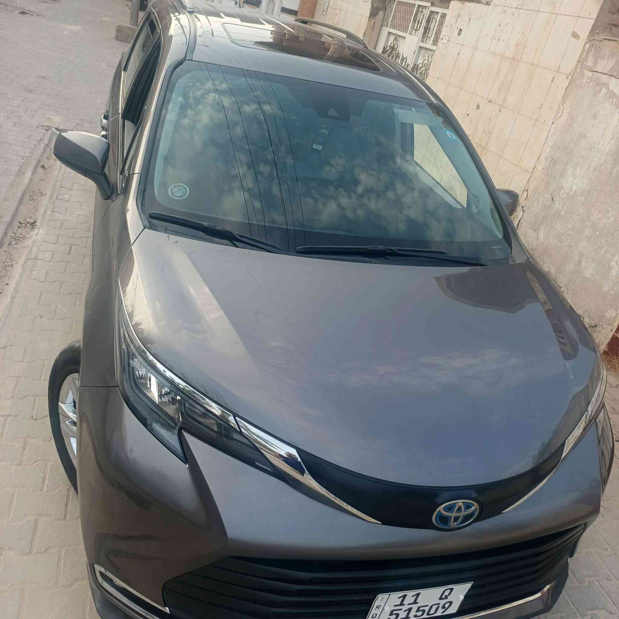 سلام عليكم تيوتا سينا 2024 رقم بغداد هايبرد فول مواصفات ماشيه 35 ميل بنرامه بيبان كهربائي وتو هولد رادار تحكم بل ستيرن هندبريك. دكمه جنطه كهربائي تحكم بل كشن المامي  مانع انزلاق وهواي بعد مواصفات سياره ما متعوبه ضربته موضحه بل صوره سعره 300 وبيه مجال استفسار ***********
