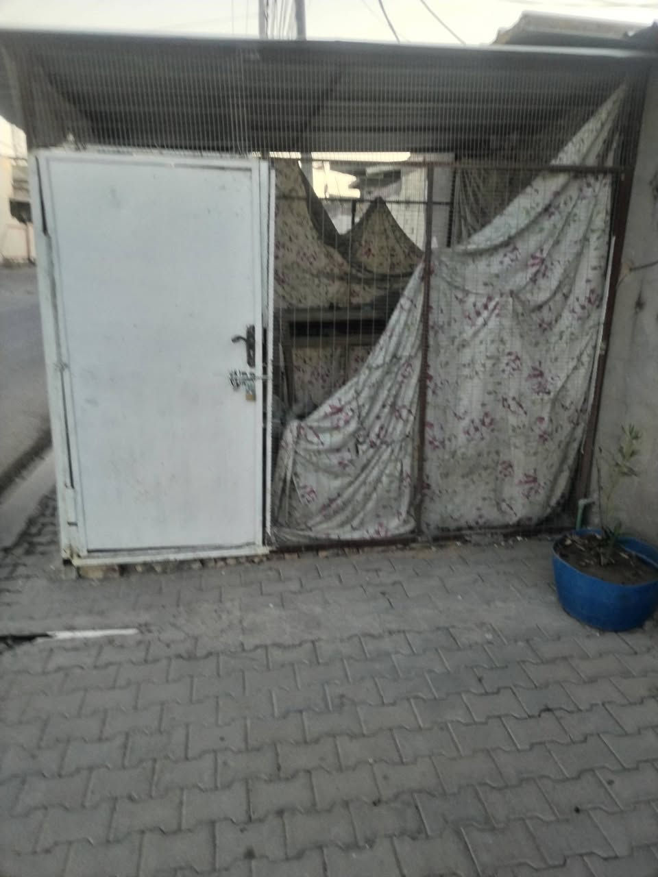 حدايد • باب • سقفية