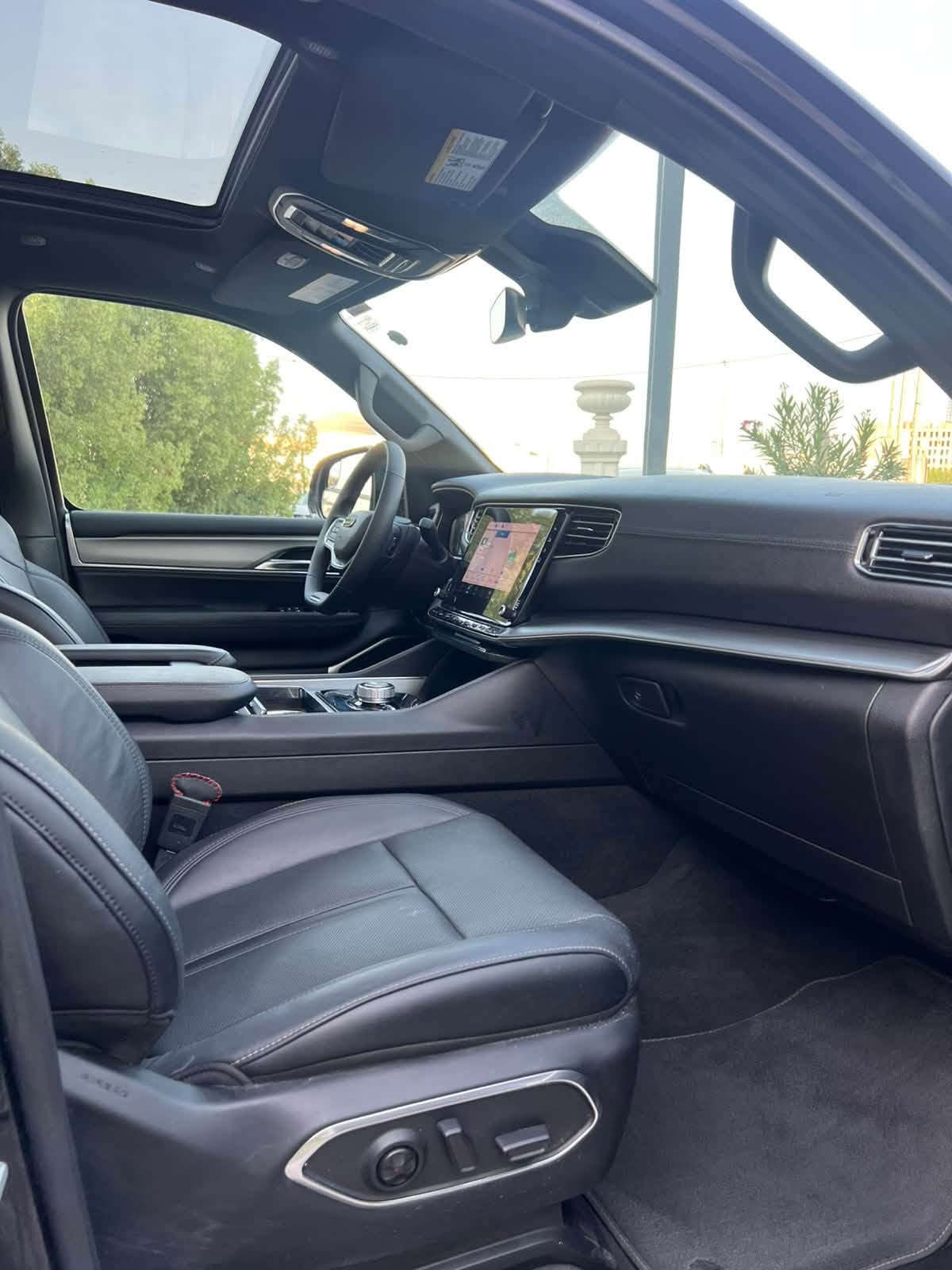 من رخصة الأدمن
السلام عليكم 2024 JEEP WAGONEER, SERIES II
فوول مواصفات .. حادثها مرفق مع الصور 
تصليح درجة أولى ع إيدي  
السيارة جاهزه بدون اي نقص..
مرقم شهداء بابل .. 
السعر المطلوب 290 $ وبيها مجال بعد المعاينة 
مكان السيارة بابل..
بقية التفاصيل الاتصال فقط لطفا ***********
