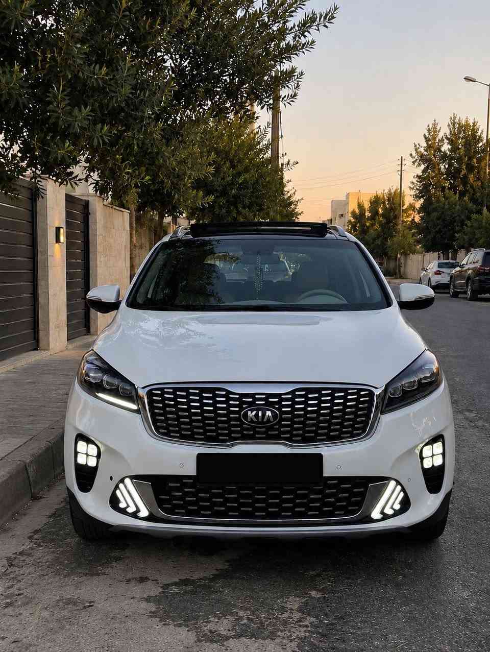 كيا سورنتو 2019 محدث 2020 خليجي 
مكينة V6 / 3600
لون ابيض صدفي 
ماشيه 100 الف 
فول ما عدى 360

السيارة بيها قطعتين بنيد وچاملغ وكاله ايربكات دركة ودشبول طاكات( ايرباكات طكن بسبب طك عندي تاير مو بسبب الحادث ) والسيارة بسمي. 
السعر 215$ وبيها مجال 
***********

