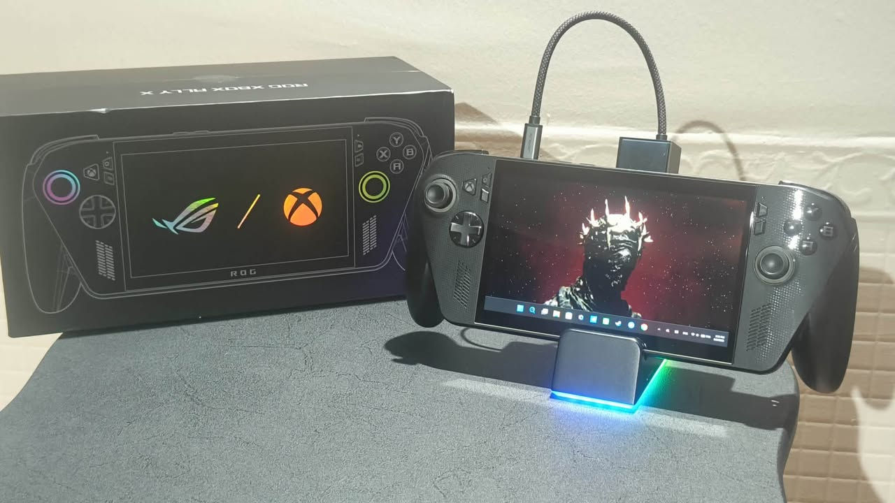 Asus rog ally x xbox edition 
ويا كفر وضد كسر شاد للشاشه وياها فان بي دوك يربط بيhdmi للبيع السعر مليون و٣٥٠وبي مجال بسيط للشراي مكاني واسط عنواني واسط عندي توصيل
للتواصل***********
