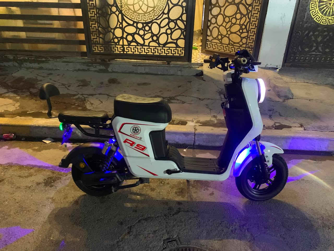 من رخصة الادمن
دراجة شحن ار تسعة R9 نضيفة كلش وجديدة حيل معتني بيها حيل بس يحتاجلها بطاريات يعني بدون بطاريات بس شلعة مرتبة وحلوة حيل والصور واضحة يحتاجلها اشياء بسيطة متكلف واذا عجبتك راسلني خاصة سعرها ٤٠٠ وبيها مجال حييل بسيط وللعلم الدراجات الكهربائية صعد سعرها مكاني بغداد الغزالية شارع المرور قرب جامع الصديق هذا رقمي ***********
