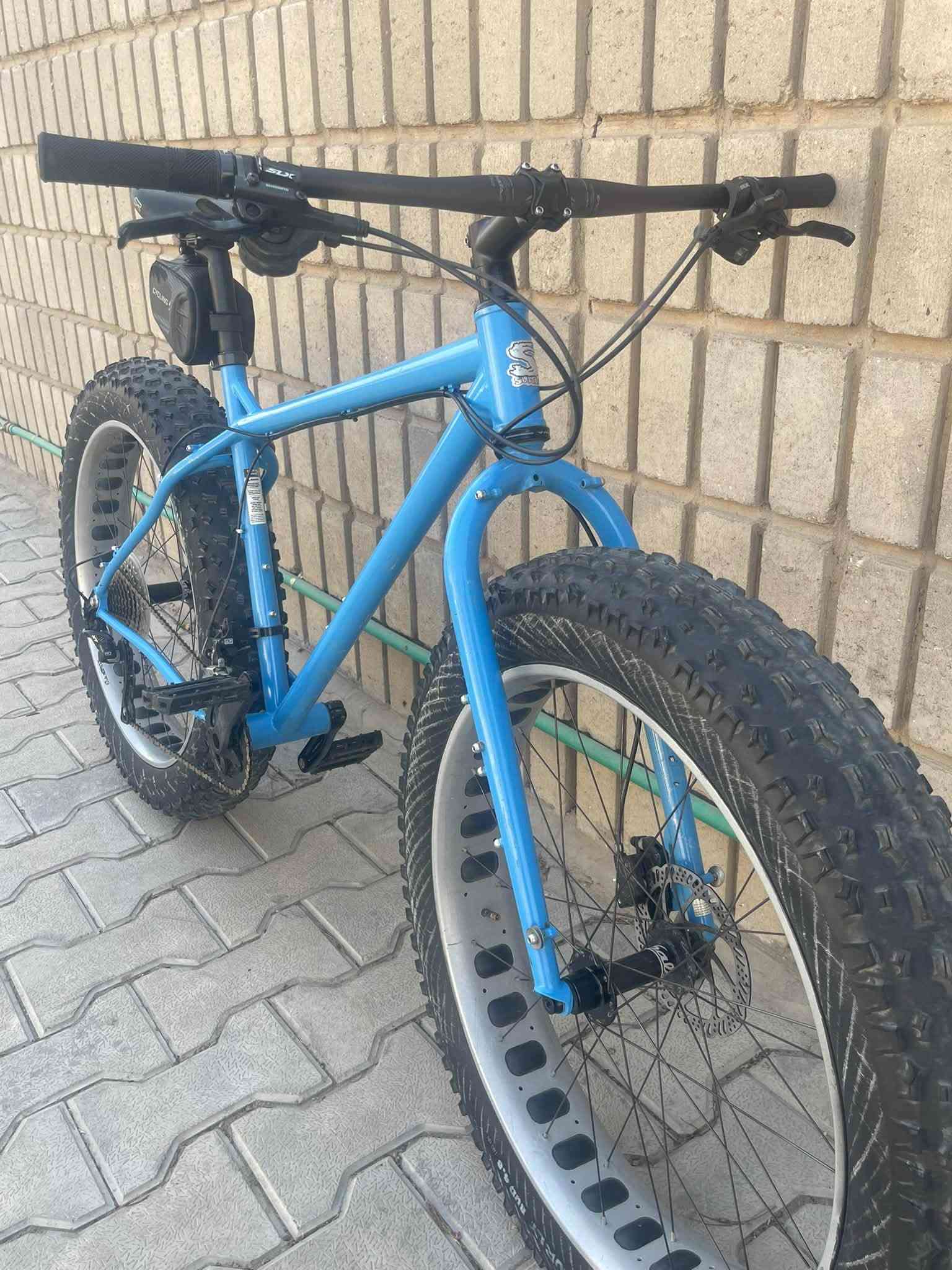 🚨 للبيع – SURLY النادرة 🇩🇪🔥

اليوم جبتلكم شي مميز ونادر شويّة 👌
🚲 دراجة SURLY – دبابه استيراد ألمانيا 🇩🇪
📏 الحجم 26 L
⚙️ سستم DEORE SLX
🔧 عدد السرعات 10×2
🇺🇸 صينية وبراكيت SURLY
🔩 الدراجة تقريباً كلها SURLY من التايرات للويالة وكل التفاصيل.

🎛️ ويالتها نظام شفت بولبرن وصوتهم طرب 🎶
💪 الدراجة بيها سياقة وثباتها وأدائها صدك روعة.

📍 الموقع: بغداد – المنصور
📞 ***********

