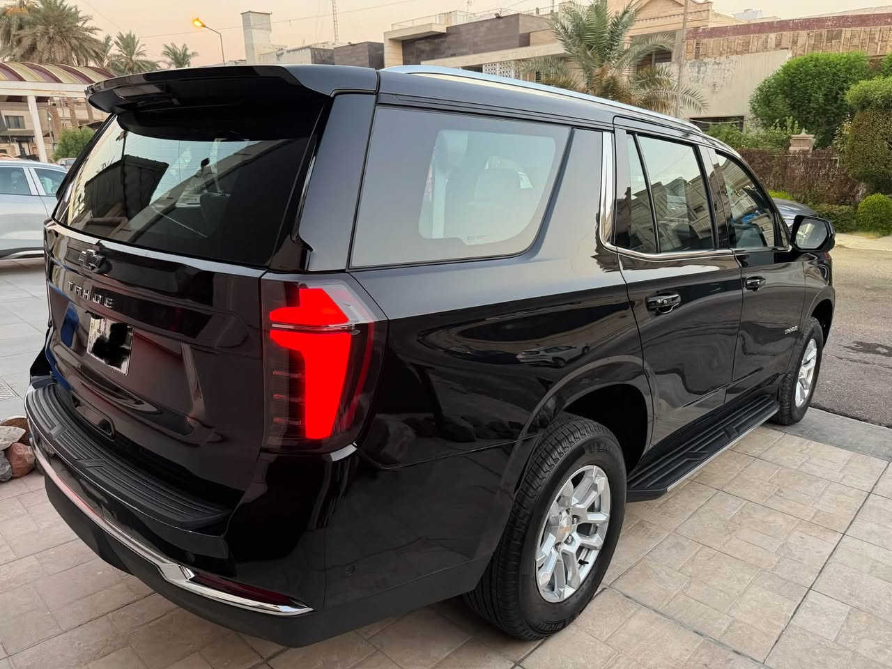 السلام عليكم
شوفرليت  تاهو   ٢٠٢٥  LS

ضمان شركة المنصور لمدة ٣ سنوات 
وبيه تبديلات دهن وفلتر مجانية لمدة سنة

شله  زيرو   ماشية    ٢٠٠٠    كيلو متر  ( الفين  كيلو متر)
رقم بغداد بسمي  

ومكفولة من كلشي ( من الزلغ ومن الرصعات ومن البارد ومن الشهوط ومن الدبل كود ) مكفولة  حتى الجام مكفول

المواصفات
/ محرك ٨ سلندر  ٥٣٠٠   
/ كير   اوتو + عادي    ١٠ نمر
/ بصمة تشغيل  واربعة ابواب بصمة 
/ خمس كامرات (٣٦٠  ) درجة
/ حساسات امامية وخلفية وجانبية
/ رادارت  امامي  وجانبي  وخلفي
/ شاشة وسطية كبيرة حجم    ١٧.٥  انج
/ شاشة عدادت دجتل حجم   ١١  انج
/ دوسات جانبية
/ كراسي كهرباء
/ فول تحكمات ستيرن
/ سايد بريك بصمه
/ شفتات بالاستيرن
/ اوتو بارك 
/ نظام تحديد مسار 
/ اضاءة امامي خلفي  لد   نهاري  LED 
/ ثلاجة
/ ايرباكات حزام ( بالتكم والكشنات)
/ وضعيات سياقه متعددة ( رياضي - جبلي- قاطرة- عادي)
/ نظام ايقاف وتشغيل المحرك التلقائي في الازدحامات
/ ويل كب حجم  ١٨

وبقية المواصات المعروفة بهاي الفئة

مكان السيارة   بغداد  -  الكرخ   /  الحارثية  شارع الكندي
السعر      ٨٩   مليون دينار    وبيه مجال بسيط حق التقدير     
للاستفسار      ***********
