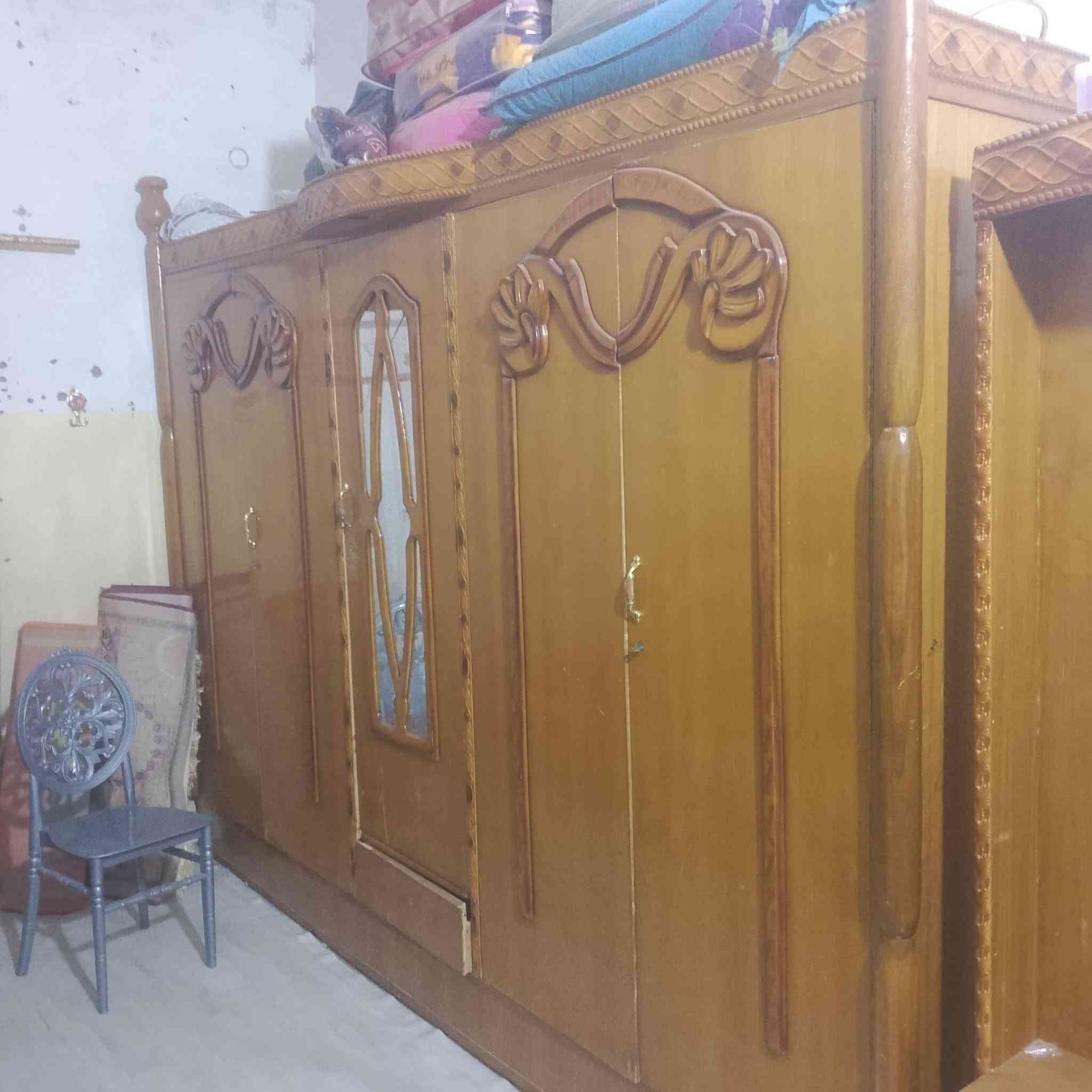 السلام عليكم غرفه اخشاب كامله السعر كلش مناسب***********
