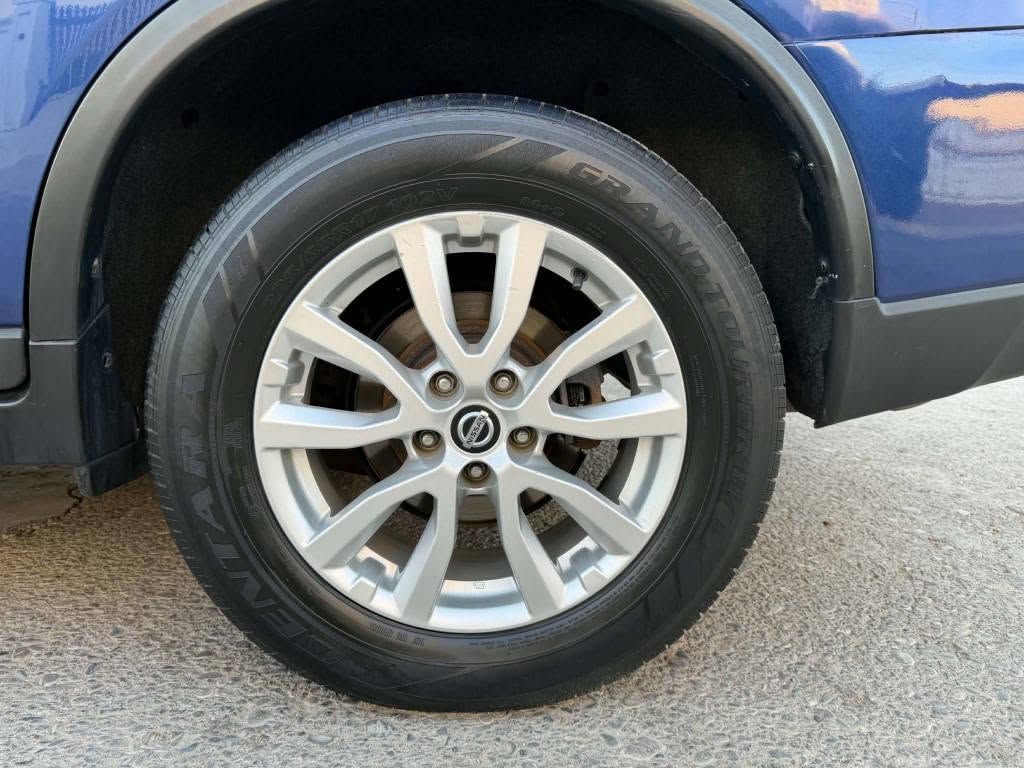 للبيع سيارة نيسان روج موديل ٢٠١٩ أمريكي فول مواصفات ما عدا الفتحة سيارة أخت كلين بيها جالملغ خلفي شبر صبغ او اقل بدون ايرباك و بدون دواخل بجم كبس سيارة جديدة كير و محرك مكفول و ما مفتوح سيارة ماشية ٩٠ ألف حقيقي و سنوية بسمي سيارة ربع دينار مصرف مابي شرط سونار 
مواصفات 
بلاجكتور 
لايتات زينون امامي و خلفي + AUTO 
ويل كروم
إشارة بالمراية 
حساس
بصمة أبواب + صندوق + تشغيل 
رادار ٣٦٠ درجة + تحديد مسار + نقطة عمياء 
شاشة + كامرة + GPS 
شاشة اعطال
صندوق شفط (كهربائي)
كشن كهرباء + هيتر 
كشنات خلفية متحرك 
تحكم ستيرن + تحديد سرعة 
تبريد لمس (AUTO)
أنظمة قيادة Normal + Eco + Sport 
تحكم بالأضواء الداخلية 
محرك ٤ سلندر ٢.٥ المرغوب بدون تيربو
و بعد مواصفات هواية مكان سيارة كركوك سعر ١٤٢ و بي مجال بسيط رقم موبايل *********** كركوك, العراق
