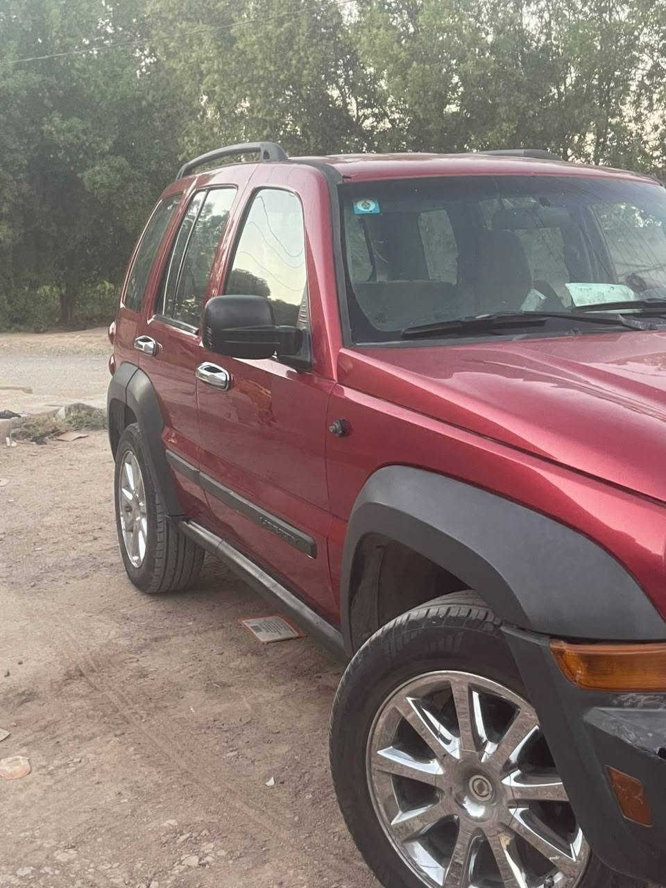 جيب لبرتي 4×4 2007   للبيع 
سياره كير ومكينه وصدر كفاله والكشر مكفول من بارد حار ماعده الباب البصف السايق صبغ رش خفيف بس مابي دكت چاكوج دواخل مكفوله سماعات شاشه كامله مابيهه اي نقص عده التبريد عاطل بس 
عنواني بغداد  النهروان 
*********** 
سعرهه (73$)
