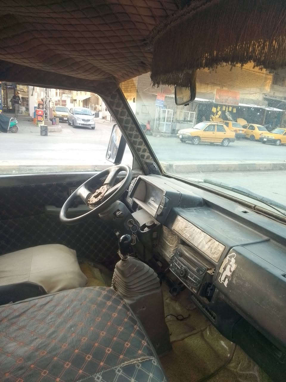 كيه بسته البيع موديل 92 مصفره هيئه ومرور كير ومكينه زينات بور ومشط جديد  شوصيه  اربعتهن جديد حداديه جديده سعر 27 وبيه مجال الشراي وكله ترد مداور  مكاني ديوانيه هاذه رقمي ***********
