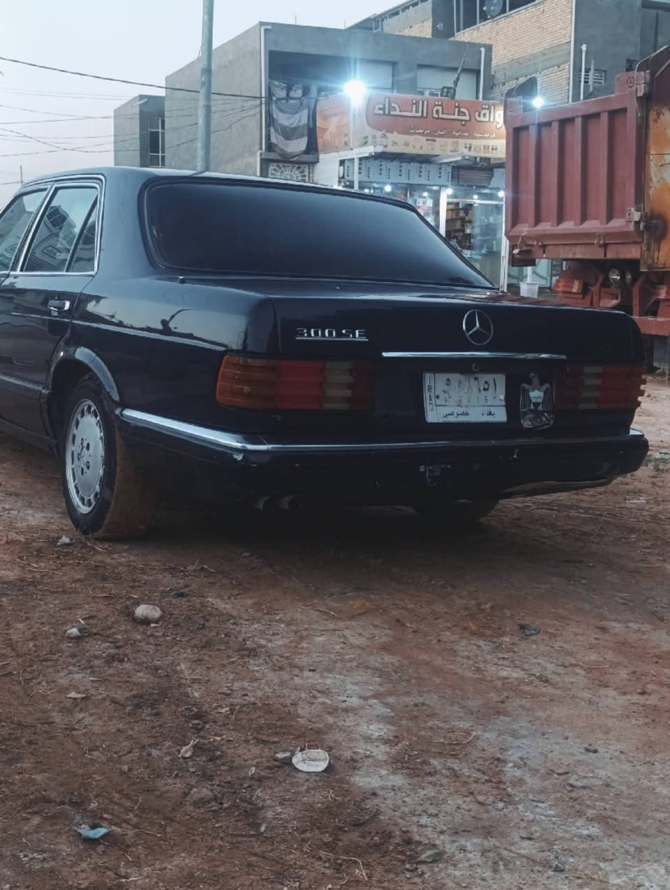 سلام عليكم مارسيد رئاسي
موديل 1986 محدثه 1991 
محوره 3000 
حداديه 75 بل 100 
غرفته جلد اسود بلادي نضيفه 
محركه كير نضيفه 
تبريد شغال 
فتحه 
امانت الله سياره زينه سوفت عينك 
تجي اشوف 
مكاني نجف الاشرف 
سعره 46 بيه مجال حك جيه 
رقمي ***********
بسمي ثاني يوم اداورلك 
ماساقطه سنويه
