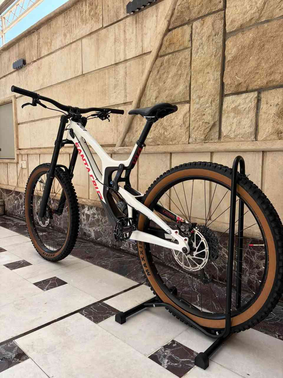 SANTA CRUZ V10 • فريم كاربون • مقاس L ٢٧٫٥