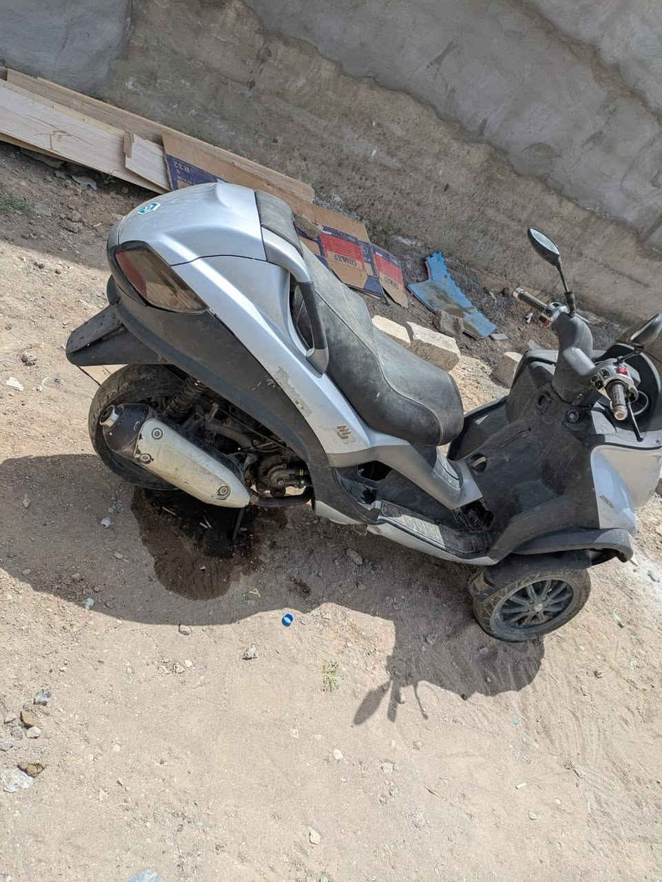 دراجة ليبرا ايطالي محرك ربع نوزل دراجه كامله كفرات جدد ... كوم حديد جانت تشتغل وطفت هسه بس دير وما تشتغل تجي تحمل وتروح ب450 وبيها مجال 
مكاني بعقوبه التحرير 
***********
