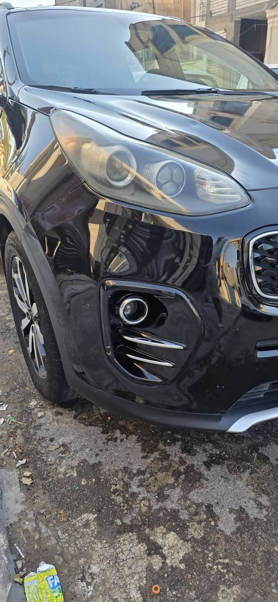 سبورتج ١٩ امريكي فول مواصفات ضربة خفيفة جدا جاملغ امامي وقليل من الباب مكفولة سيارة بلاديه محرك٢٤٠٠ جي دي اي ماشية ٧٩ كيلو  دخولها للعراق ٢٠٢١ شهر ال١٢ سيارة جديده رقم شمالي تحويل  مباشر سعرها ١٥٠  قفل شراي يتصل ع رقم ***********
