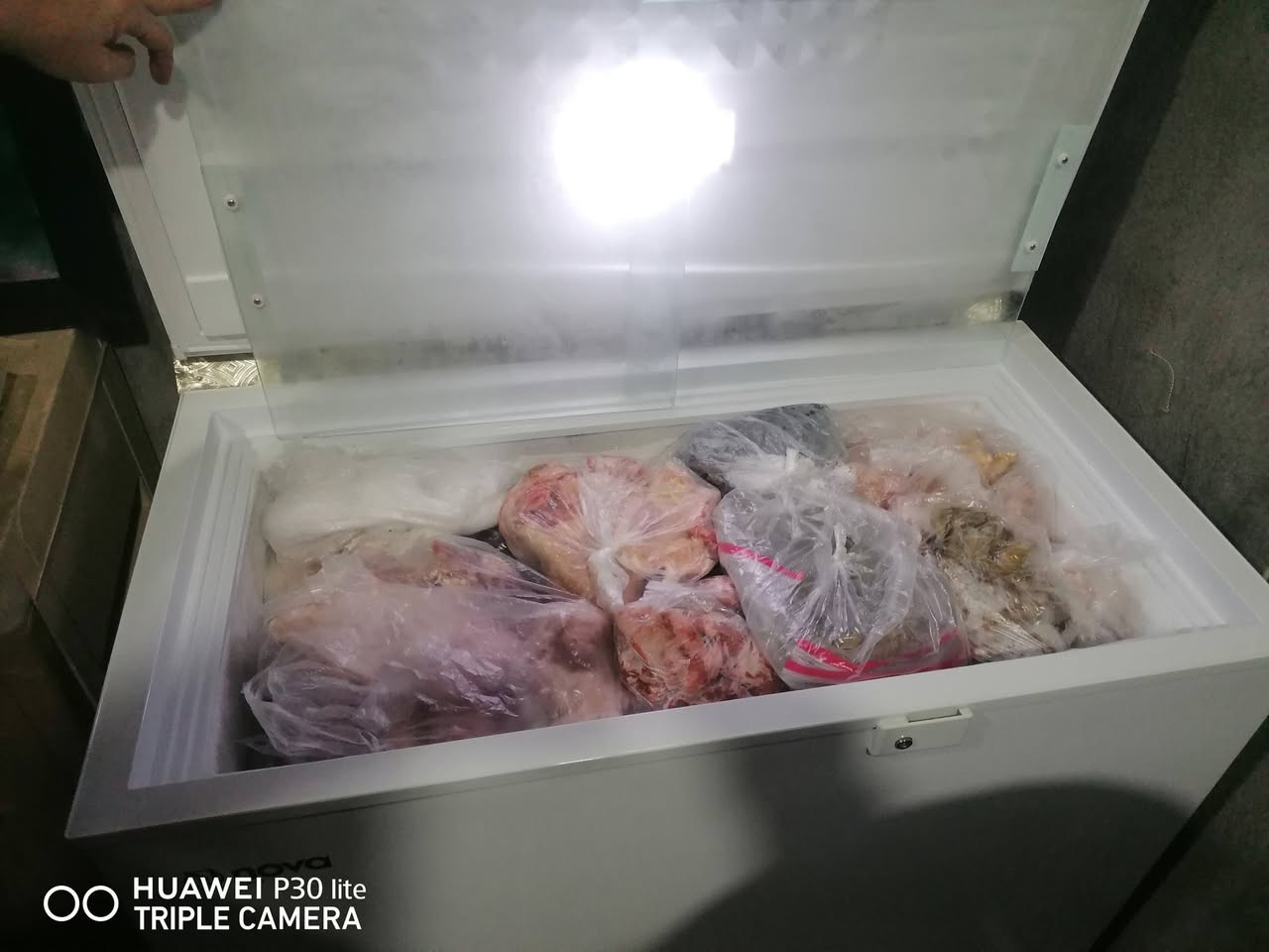 ئەم مجەمیدە بۆ فرۆشتن بێ عەیب تازە زۆر ئیشی نەکردوە هی ماڵی خۆمانە ئەمانەوێ دانەیە لەمە گەورەتر بکڕین بۆیە ئەیفرۆشین سلێمانی ***********

نص مكتوب في الصور:
- HUAWEI P30 lite TRIPLE CAMERA
