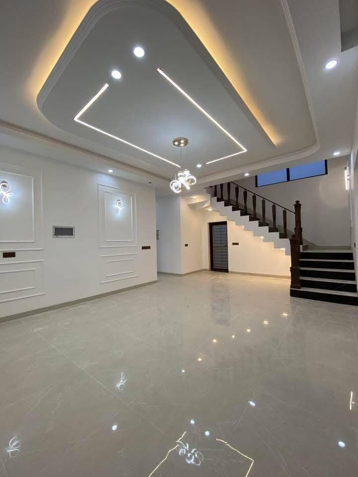 شغل جبس بورد وإنارة معمارية بتنسيق وإشراف هندسي متكامل.
استقامة ودقة: استلام العمل بالمسطرة والقبان بدون تموجات.
​إضاءة متناسقة: توزيع مدروس لخطوط الـ LED والـ Magnetic Track.
​تسليم متكامل: نجمع لك الكهرباء، الجبس بورد، والصبغ تحت إدارة واحدة.
​📍 تكريت | 📞 ***********
