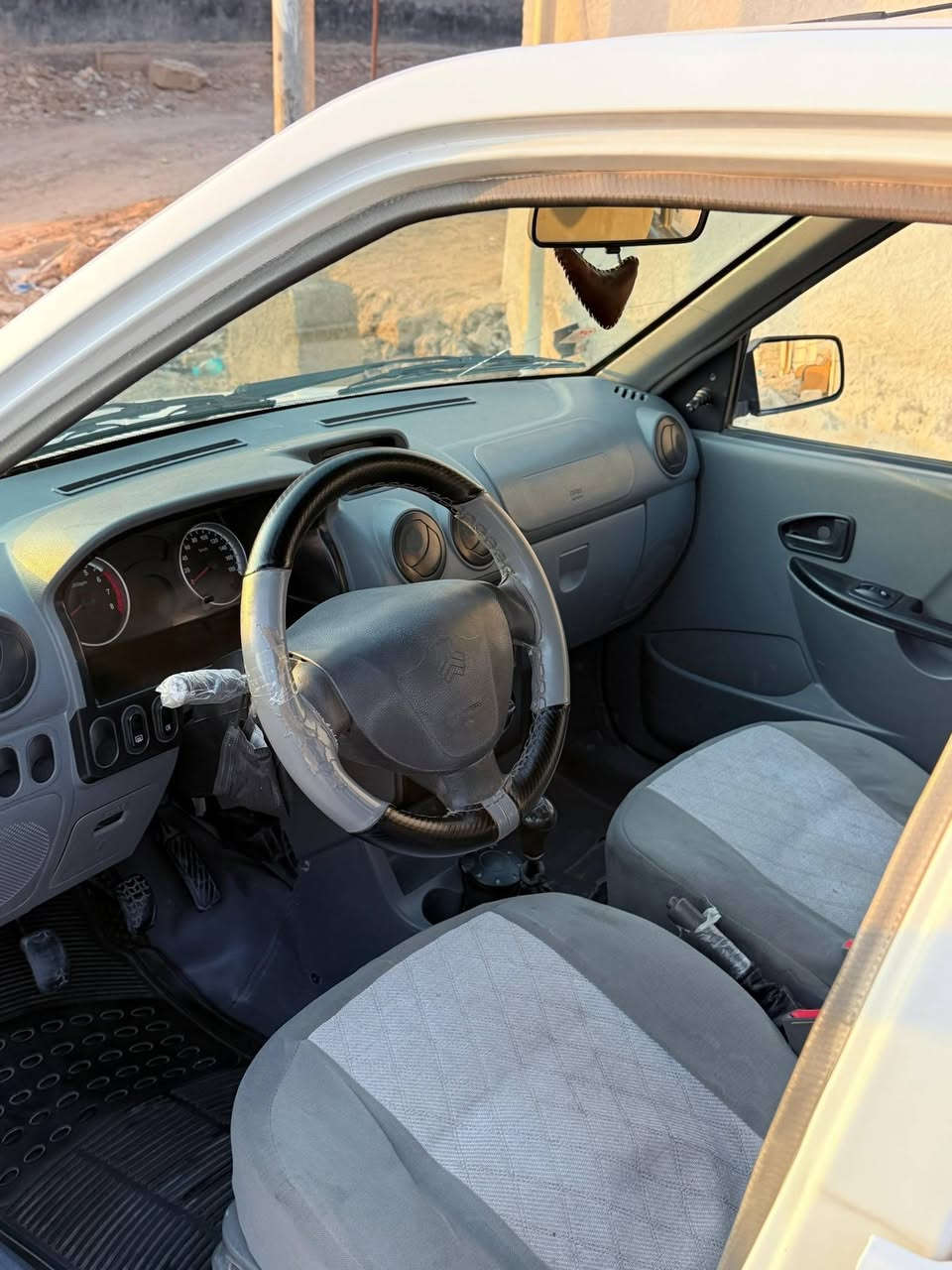 السلام عليكم سايبة موديل ٢٠ سيارة كلش نضيفة ومال بيت كير ومحرك جدد تخم تاير صار سبوع شديتة تبريد لكيتة لواشرات يابسة وطالع شرط يشتغل وحدادة جديدة دوشمة صندوك وداخل سيارة بالكامل سنوية نتهت بشهر ٣ وراعيهة متواصل ويا حتة اذا تريد وكال او مدوار هم حاضر  رقم جديد سعر ٤٨  اتصال ***********

