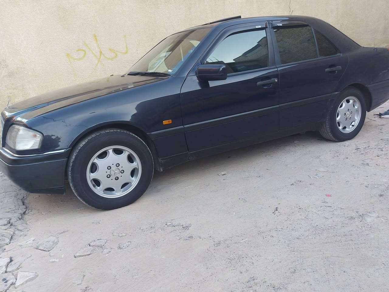 السلام عليكم مارسدس سي ٢٠٠ اربعه سلندر بسمي رقم بصره دولي السياره جديده على وضع الشركه بيه كصه قماره دخول جديد مكاني بغداد السعر ٤٠ قفل جاهزه من كلشي ***********
