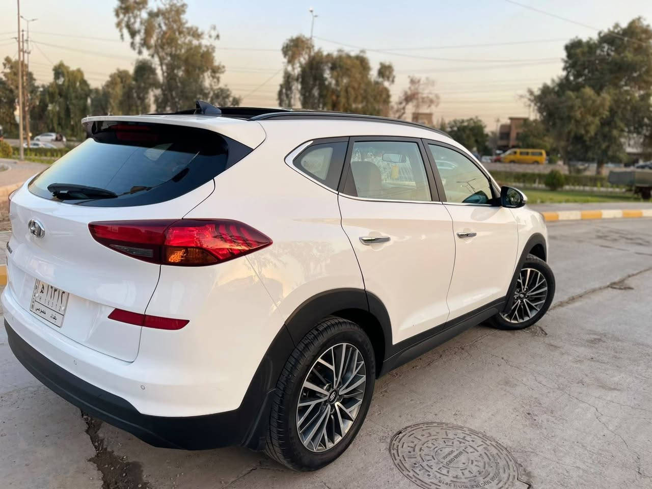 السلام عليكم

توسان 2020 خليجي  / بانوراما) 🚗

​المواصفات:

​الموديل: 2020 (وارد خليجي)

​المسافة المقطوعة: 100 ألف كم

​المحرك: بحالة ممتازة جداً

​الكير: بحالة ممتازة جداً

​ (الكشر): نظيف جداً

​🌟 أبرز المواصفات والتجهيزات:

​سقف بانوراما
بصمه 👍 

​مرايا شفط 

​تحكم كامل بالستيرن
كشنات جهتين كهرباء 

​كاميرا خلفية + حساسات خلفية

​وباقي المواصفات المعروفة لهذه الفئة

​الضرر:  باب السايق ولباب وره السايق صبغ 

​💰 السعر المطلوب: 165 ورقة
مكاني بغداد الدوره 

*********** بغداد, العراق
