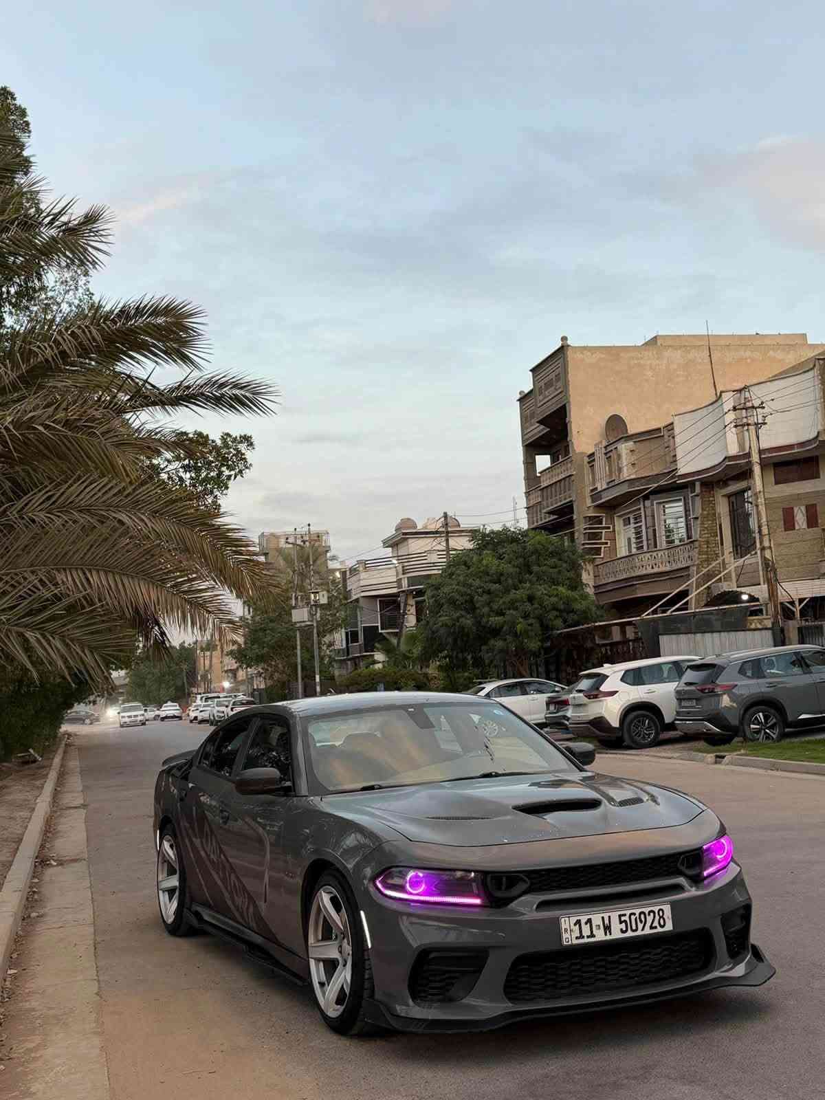 سلام عليكم اخوان 

دوج جارجر RT 2018 

رقم بغداد الجديد باسمي 
سنويه وهزه جديده 

السياره ناصبه وحلوه كدامكم 
شاشه جبيره 
مقاعد تدفئه 
فريز السيارة جديد تبريدها خير من الله 
محدثه بالكامل وايد بدي بدون نفخه 
عليها تفصال كامل للكزوز يم علي الوادي
داون بايب 
اكس بايب 
دبات سود 
( حجرها و الوسطيات slp موجدات ) 

عليها برمجة كاملة
 طلقات 
 فلم كات ( جهاز لهل )
ويل نجمة و گفرات 6 بستم 
الداخل كله كاربون فورجيد
الدركة تفصال كاربون 
عليها لدات اوريكال متغير متحرك 
ماشيه 100 الف ميل

حادث السيارة جاملغ وباب موضح بالصوره مبدلات اثنينهن 
وبيها معجون وصبغ على كد شبر بالجاملغ الخلفي 
( بدون ايرباك) البجم كبس 

السعر 205 وبيها مجال بسيط 
 
*********** 
***********

مكاني بغداد العامرية
