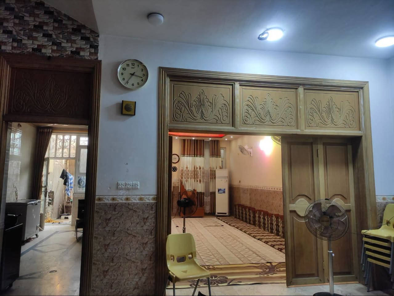دار للبيع 150م حي العدالة منطقة القضاه شارع 15 بناء نظيف جداً 
يحتوي على 5 غرف نوم و3 صالات و3 مجاميع صحيه ومطبخ واستقبال ومنور عدد 2 

__العنوان المكتب  /النجف الاشرف _حي العدالة _شارع المستوصف 
 
نستقبل جميع العروض التجارية في كافه احياء النجف اداره مكتب الفيروز للعقار 

🟨للاستفسار الاتصال على الرقم التالي او مراسلة الصفحة 
 
 عباس الجنابي
 ***********
 ***********
