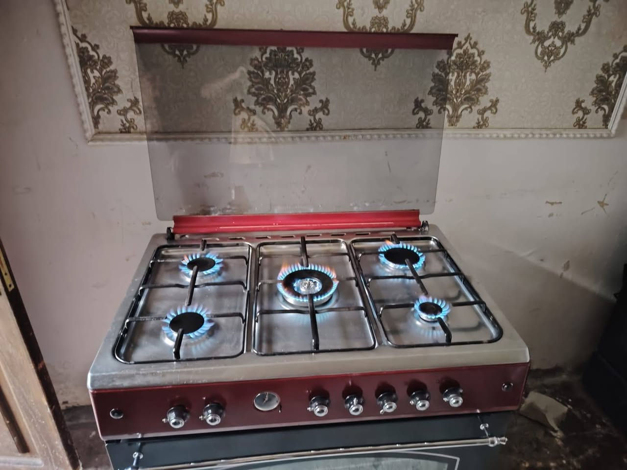 طباخ يطالي شرط الفحص مكان بصره زبير ويوجد خدمه توصيل جميع المحافضات التواصل على هاذه رقم ***********
