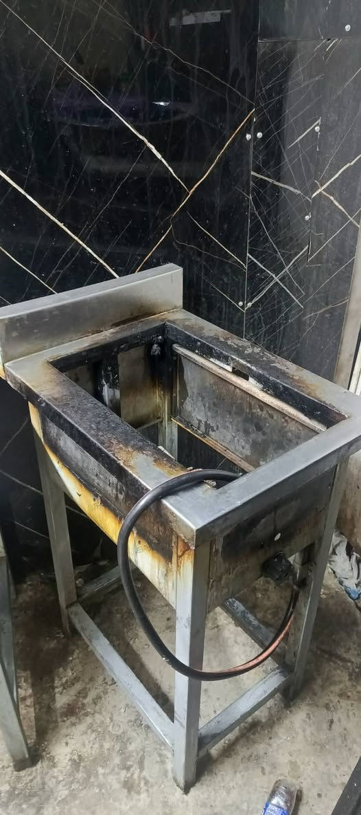 منقلة مشويات تسكام طول مترين و30
طباخ فلافل أو فنكر يشيل بلانك الجبير سعرهن مناسب جدا ***********
