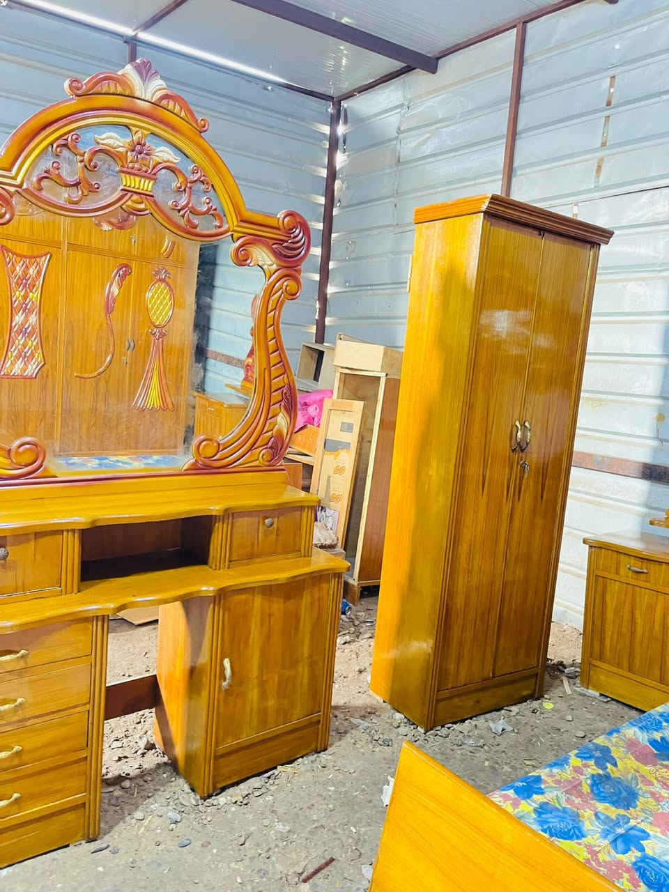 غرفه اخشاب للبيع ست ابواب ملحق نضيف صاج داخل وخارج زاويه كنتوريه السعر 650 الاتصال على الرقم *********** بغداد متواجد واتساب وعندي توصيل بكروه
