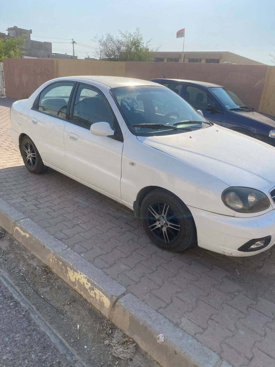 سلام عليكم
سيارة دايو لانوس موديل ٢٠٠ (المرغوب) للبيع سعر ٤٦ وبي مجال بسيط جدا
سنويه لحد 2030 وتبريد ثلج ثلج
سياره حيل نظيفه ماشيه ٢٨٧ كم الحقيقي
سياره مال بيت تايرات وبطاريه جديده صدر جديد كير ومكينه مابي عيب سياره كامل تشتري وروح للبصره اي عيب مابي بي 
وصور مال فحص موجود عندي

اذا مو شراي لاتعلق وتكسر سعر سيارة رجاء
لاستفسار اتصال فقط لرقم التالي
*********** كركوك, العراق
