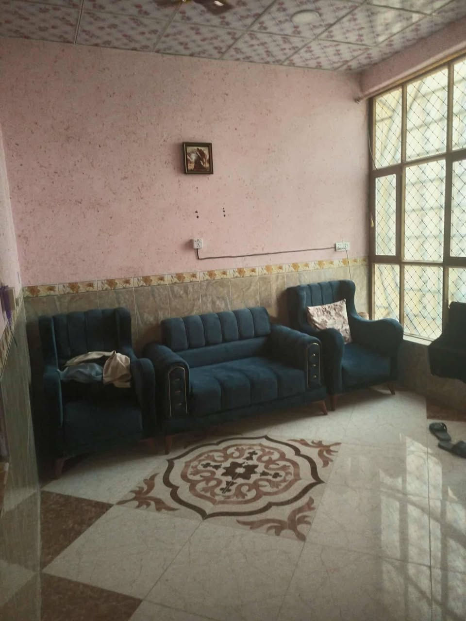 من رخصت الادمن بيت للبيع حي الامين خلف محطة الشموس شارع العيساوي للسيراميك الفرع الثاني شارع  كافة الخدمات كهرباء ماي مجاري تبليط باب  مساحته 135متر طابقين كونكريت مسلح بناءب2016 محتويات البيت طارمه وبراني وصاله ومطبخ حار بارد ارضيه بورسالين جداري سيراميك سقوف ثانويه حمام  @إشارة  الطابق الثاني غرفتين 3×4 والغرف الثانيه 4×4 وصاله جبيره حمام اللسطح شتايكر جديد للعلم ينباع مع البيت سبلت 2طن و8 مراوح و كيزر حجم كبير توني شده الثقلين السعر( ٧٠ ) مليون بي مجال للشراي تحويل سهم بأسم المشتري  حي الامين اول خلف محطة الشموس شارع العيساوي للبورسلين والسيراميك الفرع الثاني مقرنص  فقط)استفسار اتصال او واتساب الرقم ***********  يارزاق ياكريم
