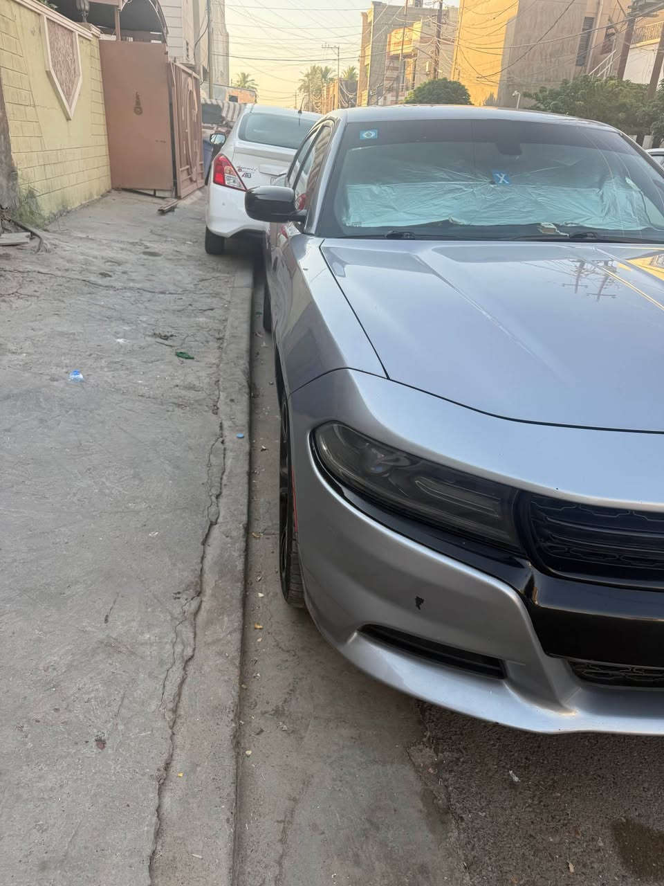 سيارة للبيع او المراوس :جارجر ٢٠١٧ SXT (فئة بلاص فول مواصفات )
المواصفات الأساسية:
 * المحرك: ٦ سلندر (تو ويل) ⚡
 * المسافة المقطوعة: ١٥٨ ألف كيلو متر 🛣️
 * اللون الخارجي:رصاصي 🟦
المواصفات والإضافات:
 * محرك ٣٦٠٠ كفالة  ⚙️
 * دخول وتشغيل (بصمة) 🔑
 * شاشة كبيرة + نظام 🖥️
 * سقف فتحه ☀️
الحالة والصيانة: جيدة جداً 
 * الضرر: لايوجد السيارة كلين🛡️
 * الملاحظات: السيارة نقصها شغلات بسيطه جداً💯 ويوجد سونار 
السعر والمعلومات: الرقم بغداد تحويل موجود 
 * السعر:  دفترين وبيها مجال 

 * الموقع: بغداد / الدورة 📍
 * للتواصل والاتصال: *********** 📞 بغداد, العراق
