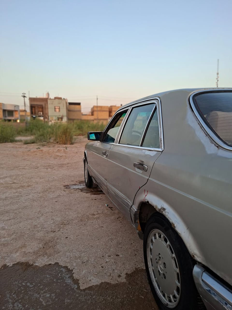 موديل 1991 السعر 17
راعيها مسافر كير ومحرك نضاف بطة 3000
سيارة كلها شغالة تحتاج ترتيب بالحدادية
منضومة بريك وباور جديد 
عنوان نجف ***********
