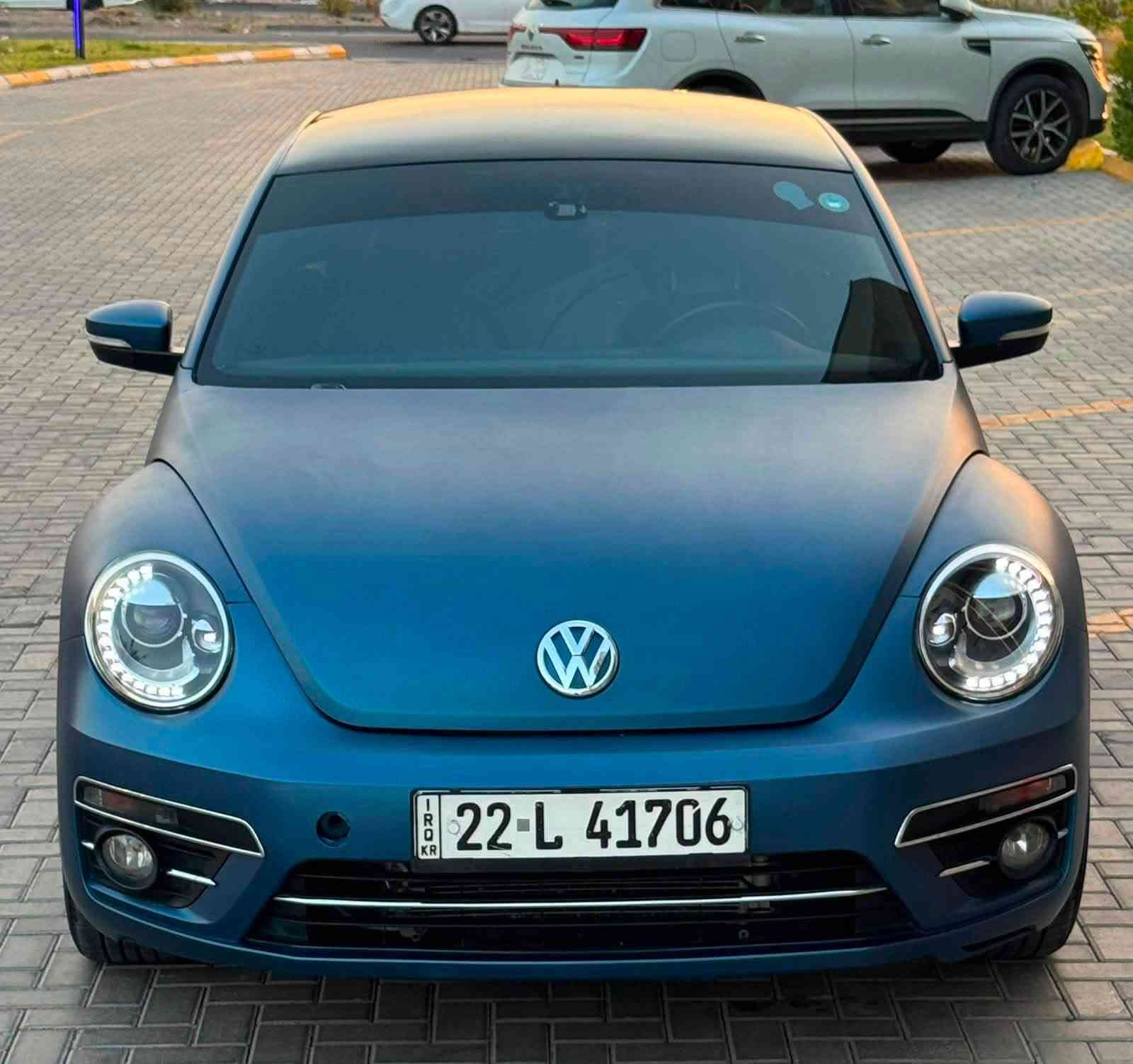 VolksWagen Beetle فولكس واكن بيتل 2016
ضررها بامريكا جاملغ و بنيد 
مصبوغه حزام لون طافي للجمالية 
 المواصفات : 
- محرك حجم 1800 تيربو 
- شاشة كاربلاي كبيرة
- كاميرا خلفية
- كشنات جلد 
- كشنات تدفئه
- ستيرن D shape 
- اضاءة داخل Led متغير بلادي
- دبل تحكم ستيرن
- دبل جكمجه
- اضاءة زينون عالي / ناصي / كشافات
- لايتات LED زينون بلادي
- بك لايت LED ترحيب 
- ويل حجم 17 أصلي
- اشارة بالمري 
محرك و كير غير مفتوح  
نوزلات و بلكات و فيت بمب جدد مسويلها ادامه 
حتى الدهن مبدله جديد
تبريد ثلج و تخم تاير جدد. جاهزة مابيها نقص
نظيفة جداً من الداخل و الخارج و ترايها يخبل
رقم اربيل الجديد سنويه و هزه جدد
السعر 95 ورقه بيها مجال بسيط
عنواني بغداد / الكرخ 
***********
