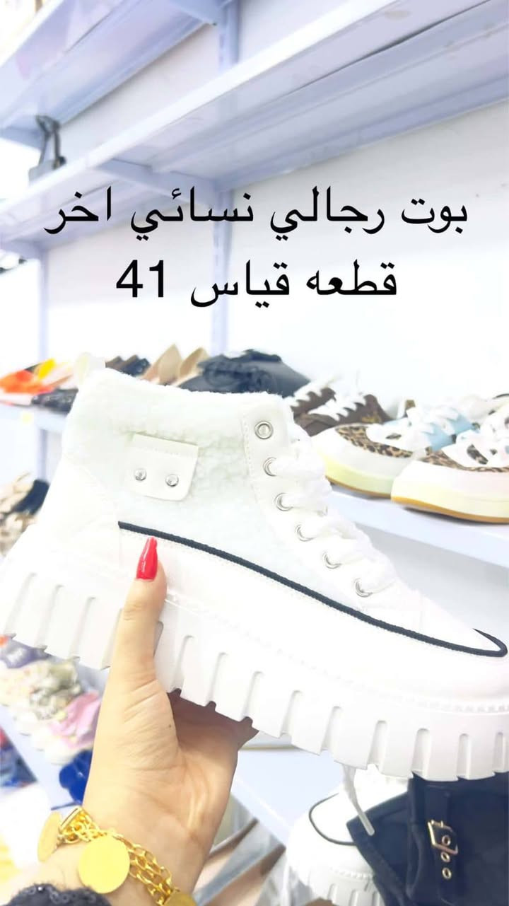 السلام عليكم ورحمه الله اخوان تم افتتاح المحل الفرع الثاني الجمعيه مقابل الملعب الجمعيه يفتح عصرا وليلا اهلا وسهلا بكم 
***********
***********

نص مكتوب في الصور:
- حذاء سامبا دبان طبي قياس 42
- بوت رجالي نسائي اخر قطعه قياس 41
- بوت ابيض قياس 41 دبان طبي
- حذاء كعب 7 سم قياسات خاصه
- حذاء كعب 7 سم قياس 37