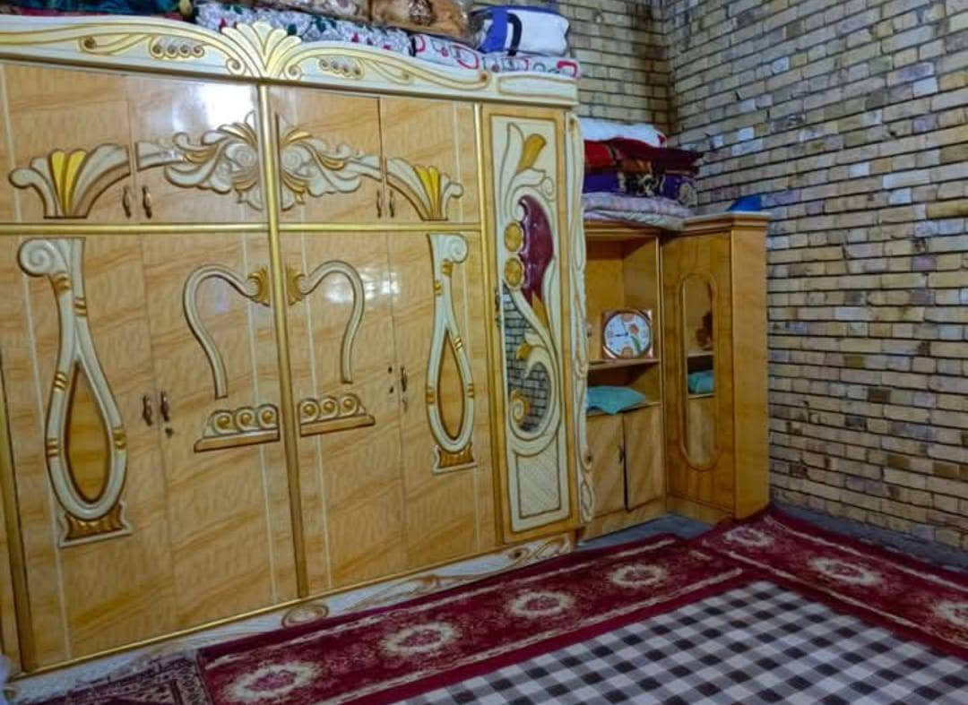 ١٠٠م • سقف كونكريت • ساحة كبيرة