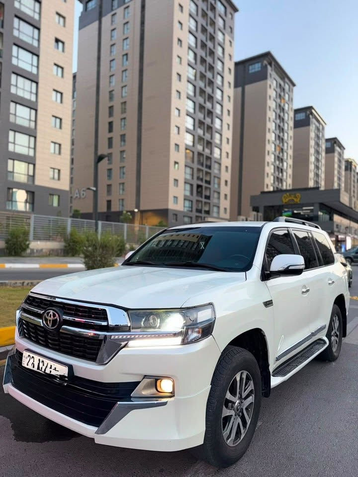 السلام عليكم  
لاندگروز ( جكسارة) للبيع 2008  VXR  رقم اربيل الجديد وسنوية بأسمنا 

ماشيه 136 الف كيلومتر حقيقي ووين ماتحب افحصها 

محدثه 2020 مكفوله من الحادث

فقط صبغ حزام لغرض التحديث 

التكم والقمارة مكفولة

المواصفات معروفة

كاميرا خلفية
بصمة
مثبت السرعة
نوافذ كهربائية
شاشة
مصابيح زينون الأمامية كشافات LED 

شاشة أبل كاربلاي واندرويد اوتو 
التشغيل عن بعد

السيارة نظيفة وجاهزة و مصروف عليها وبيها كتاب موافقة مال تظليل سنة كاملة 
 
السعر المطلوب 260 ورقة ( 26000) الف دولار وبي مجال ان شاءالله 

مكان السيارة بغداد الكرخ 

*********** واتساب ابو احمد
