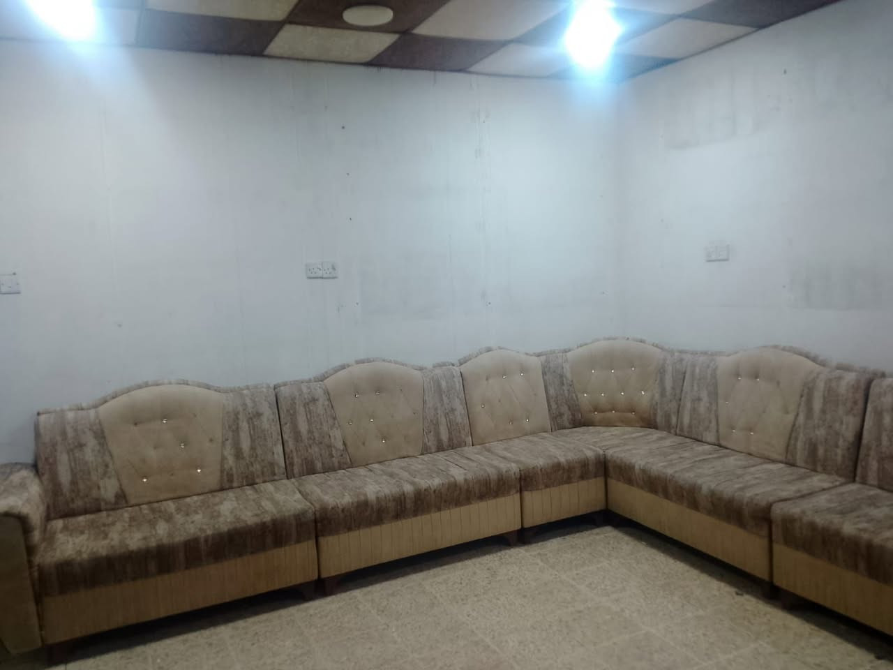 ديوان السعر 155 الف 7 متر ونص تركي 

مكان موصل الايمن يتوفر توصيل الطلب عل رقم *********** بي وتساب
