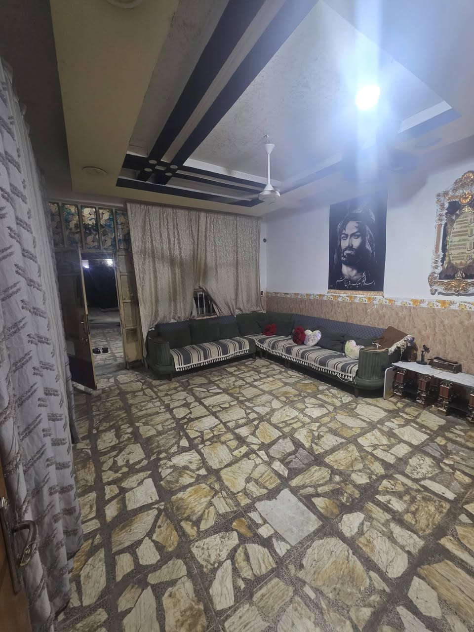 السلام عليكم دار للبيع  مساحه 115 زراعي سند 25+30 متر تشجير يحتوي على الطابق الأول استقبال+مطبخ كبير+غرفة نوم +مخزن +صحيات 2 
الطابق الثاني غرفة نوم +صحيات 
الموقع:الامين الثانية شارع النواب الفرع مقابيل روضة الانوار 
السعر 165 وبي مجال بسيط
الاتصال موجود واتساب
***********

نص مكتوب في الصور:
- ملعب فريق الجي ثانوية كلكامش للمتفوقين 737-11 737-12 737-13 737-21 737-29 اعدادية الفرات المهنية 737-9 739-9 739-38 ساحة التشابيه المركزية الامين الثانية 739-20 739-18 مدرسة ذات العيون الابتدائية للبنين 739-3 739-15 جامع الفرج 739-8 عمار العربي حدائق الامين Omar Bin Al Khatab Street مطعم مالك جكن قيمة ستار النجفية 741-3 Omar Bin Al Khatab Street 711-19 711-7 741-2 سریع قناة الجيش Nairiyah Entry-مدخل
