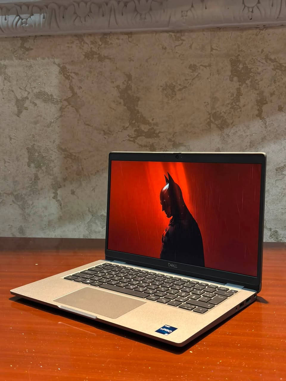 للبيع لابتوب Dell Latitude 5330 بحالة اللابتوب الجديد (نظافة عالية جداً)، مواصفات قوية وسرعة فائقة تلبي كل احتياجاتك اليومية.
⚙️ المواصفات:
 المعالج: Core i5 الجيل الثاني عشر (i5 - 12th Gen) أداء عالي وسرعة فائقة.
 الرام (RAM): 16 جيجابايت.
 القرص الصلب (Storage): 256 جيجابايت SSD (سريع جداً في الإقلاع ونقل البيانات).
 الشاشة: قياس مميز بدقة Full HD ووضوح عالي جداً.
 الملحقات: شاحن Type-C أصلي سحب سريع.
 الحالة: نظافة عالية جداً (أخو الجديد).
💵 السعر: 480 ألف دينار فقط
📞 للتواصل والاستفسار (اتصال أو واتساب):
***********
