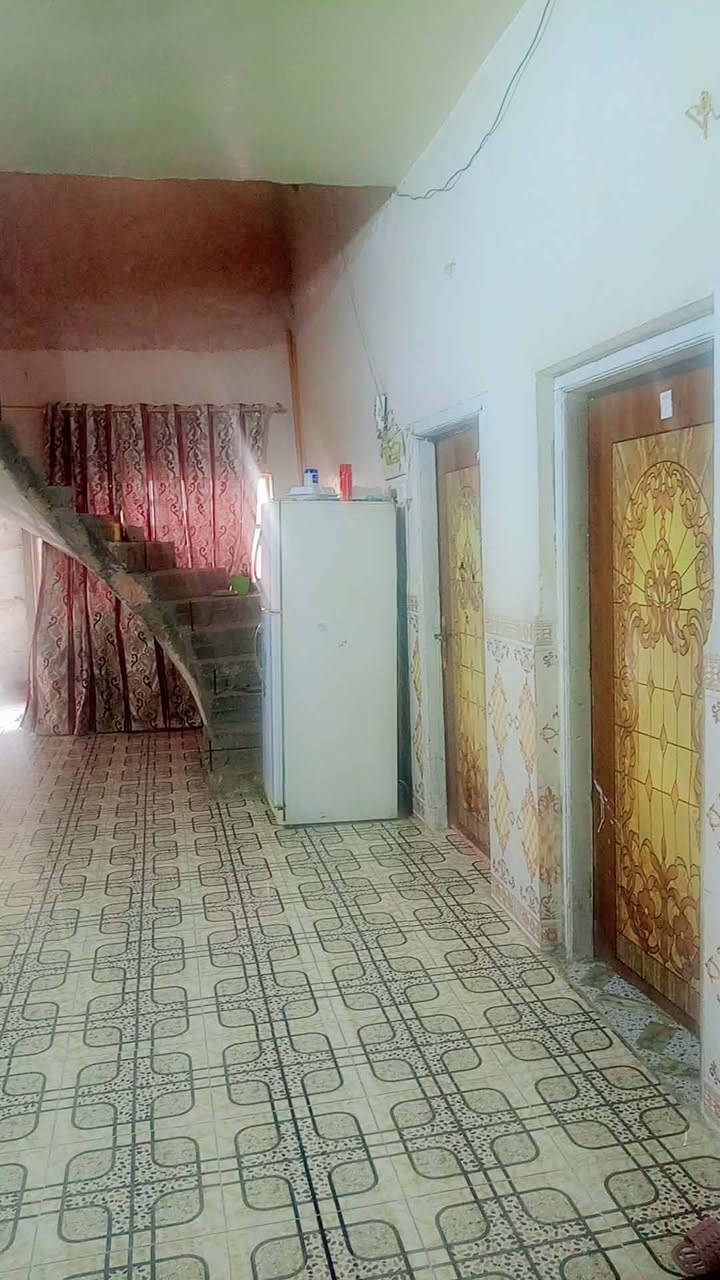 دار للبيع المساحه 200متر حله نادر الثانيه قرب شارع العام  ***********
