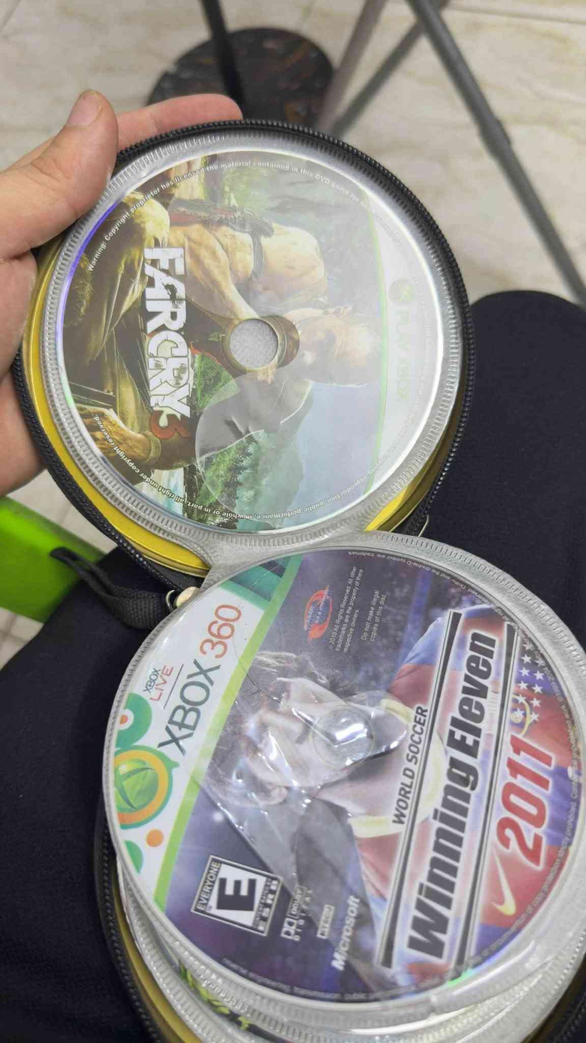 اكس بوكس 360 بي مشكله بسيطه الباب مال اقراص متفتح اله من جهاز وويا 70 قرص تقريبا يده وحده شغاله الثانيه ماعرف فحم  سعره 75 مكاني بغداد حي الجامعه ***********
