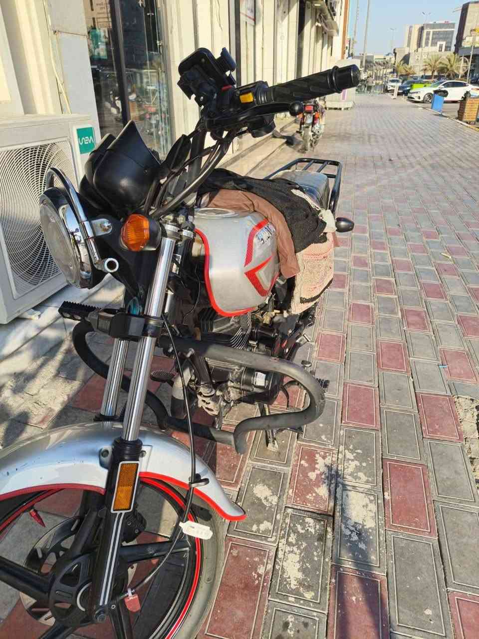 سلام عليكم دراجه شاينك شكل دايون دراجه مال واحد جناي او دراجه ما مفتوح برغي بيهن دراجه شرط نضافه فول ما ماشيه هواي ابدن اوراق سكنر او مداور ثاني يوم او سعرهه 850 او بيهه مجال دراجه اي حادث ما بيهه دراجه خير من الله تواصل *********** مكان كربلاء قرب المركزيه دراجه من لبيت لدوام او ما ماشيه هواي
